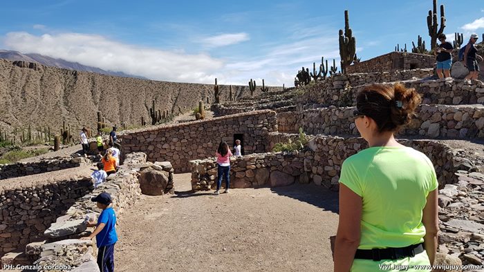 Turistas en el Pucará de Tilcara