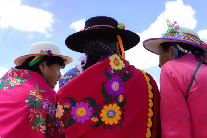 Las mujeres de Caspalá se destacan por el colorido bordado de sus prenddas