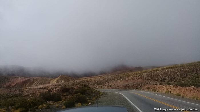 Atravesando las nubes en la Cuesta de Lipán