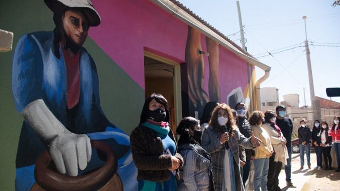 Mural homenaje a la Mujer Alfarera en La Quiaca