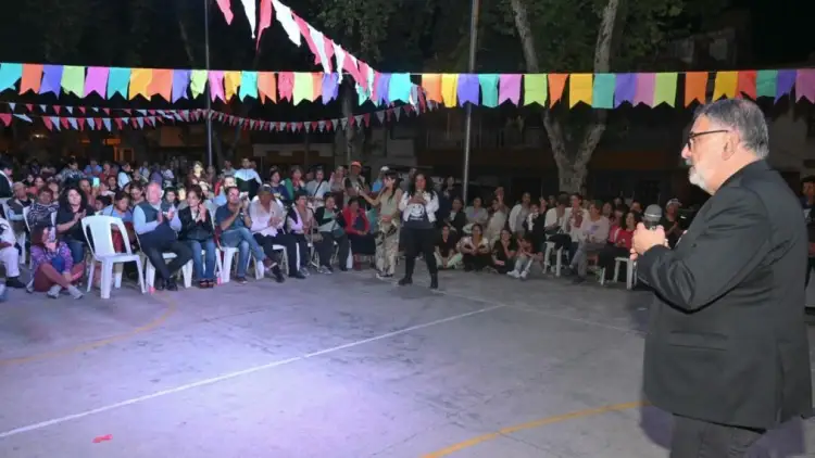 Serenata a las madres