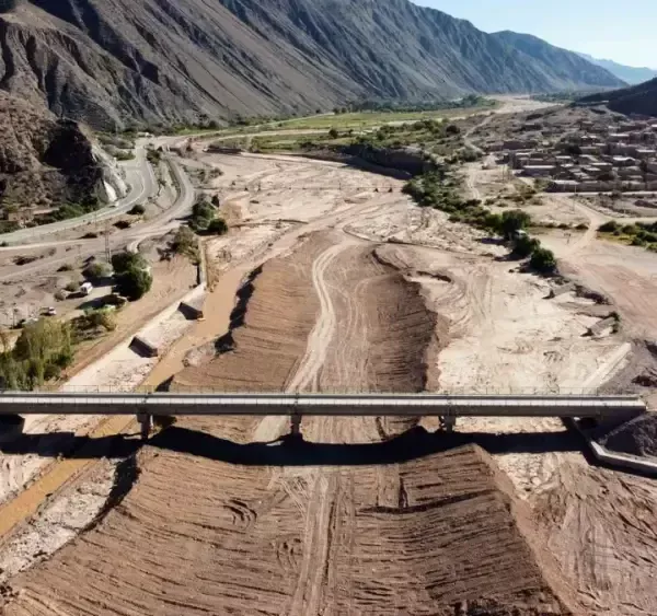 Inauguraron un puente sobre el Río Grande en Purmamarca