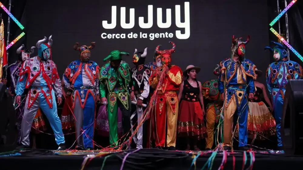 Folklore mes de la patria