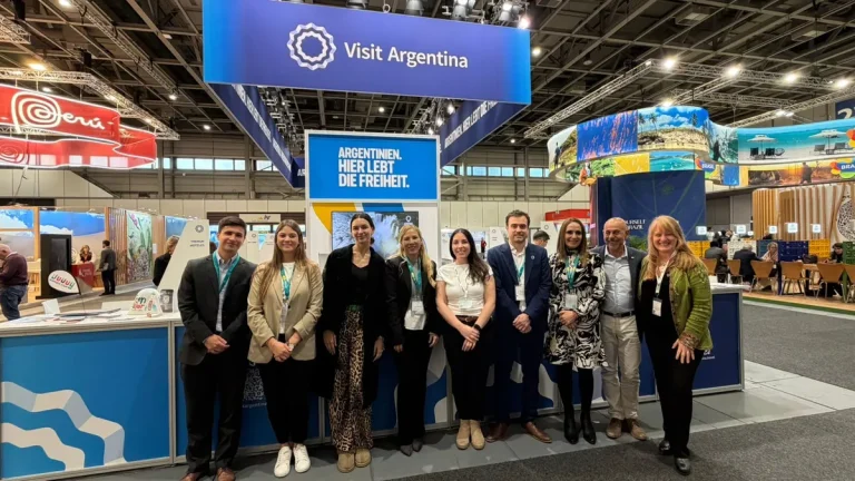 El Tren Solar de la Quebrada se exhibe en la feria turística más importante del mundo