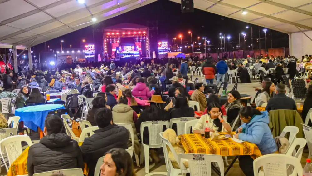 El Festival Nacional del Éxodo Jujeño tuvo su primera noche con Los Tekis y una gran convocatoria